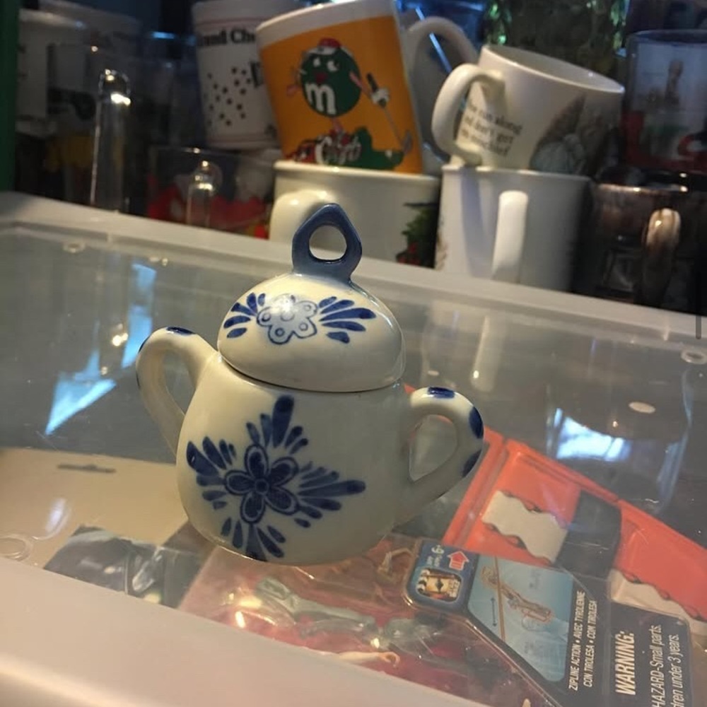 D E L F T Holland miniature sugar bowl